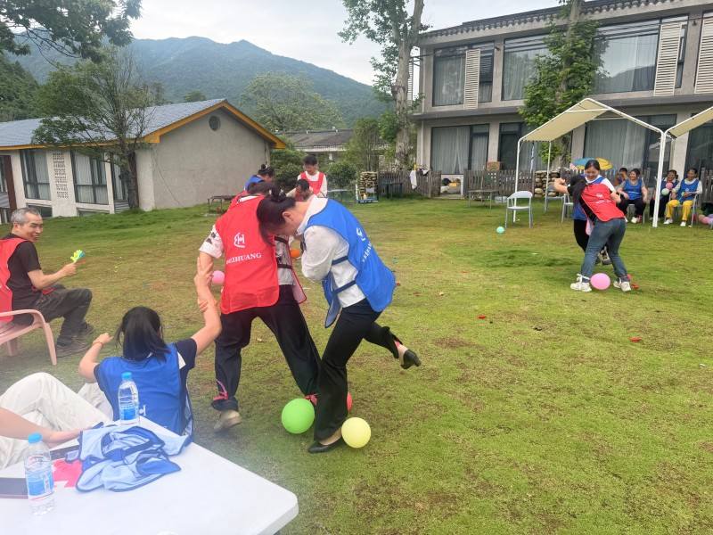 Weihuang Textile team outdoor balloon challenge activity on grass field