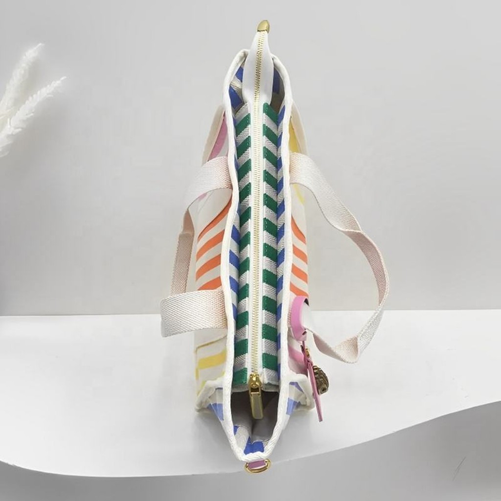 Printed cotton bag with reinforced handles for comfort