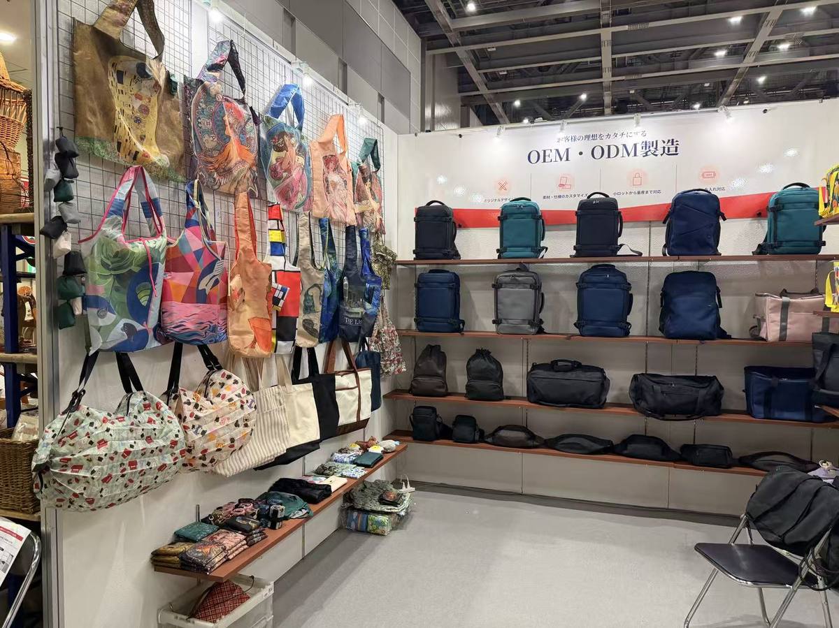 Printed folding bags, backpacks and cooler bags displayed at the Weihuang booth