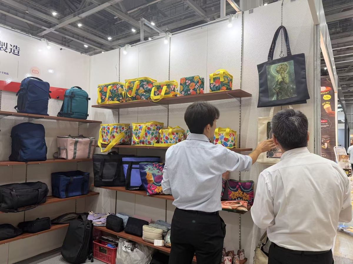 Weihuang Textile team discussing custom bag projects with visitors at the Tokyo Gift Show